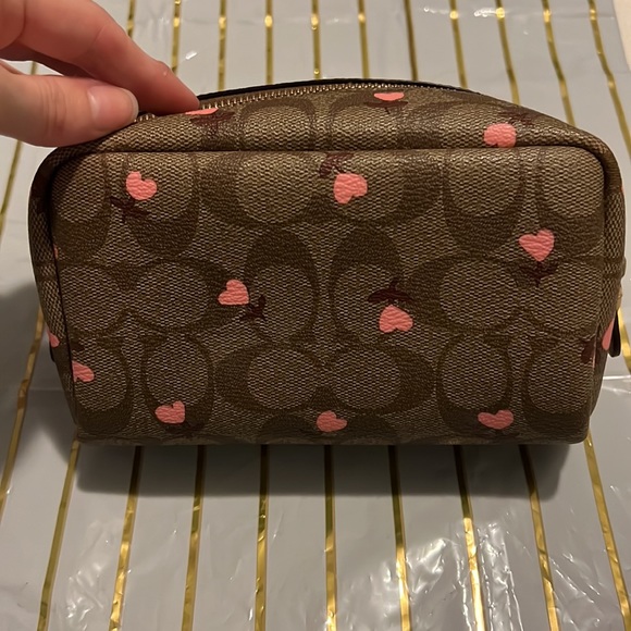 COACH♥️MAKEUP/UTILITY BAG!! - Picture 5 of 6